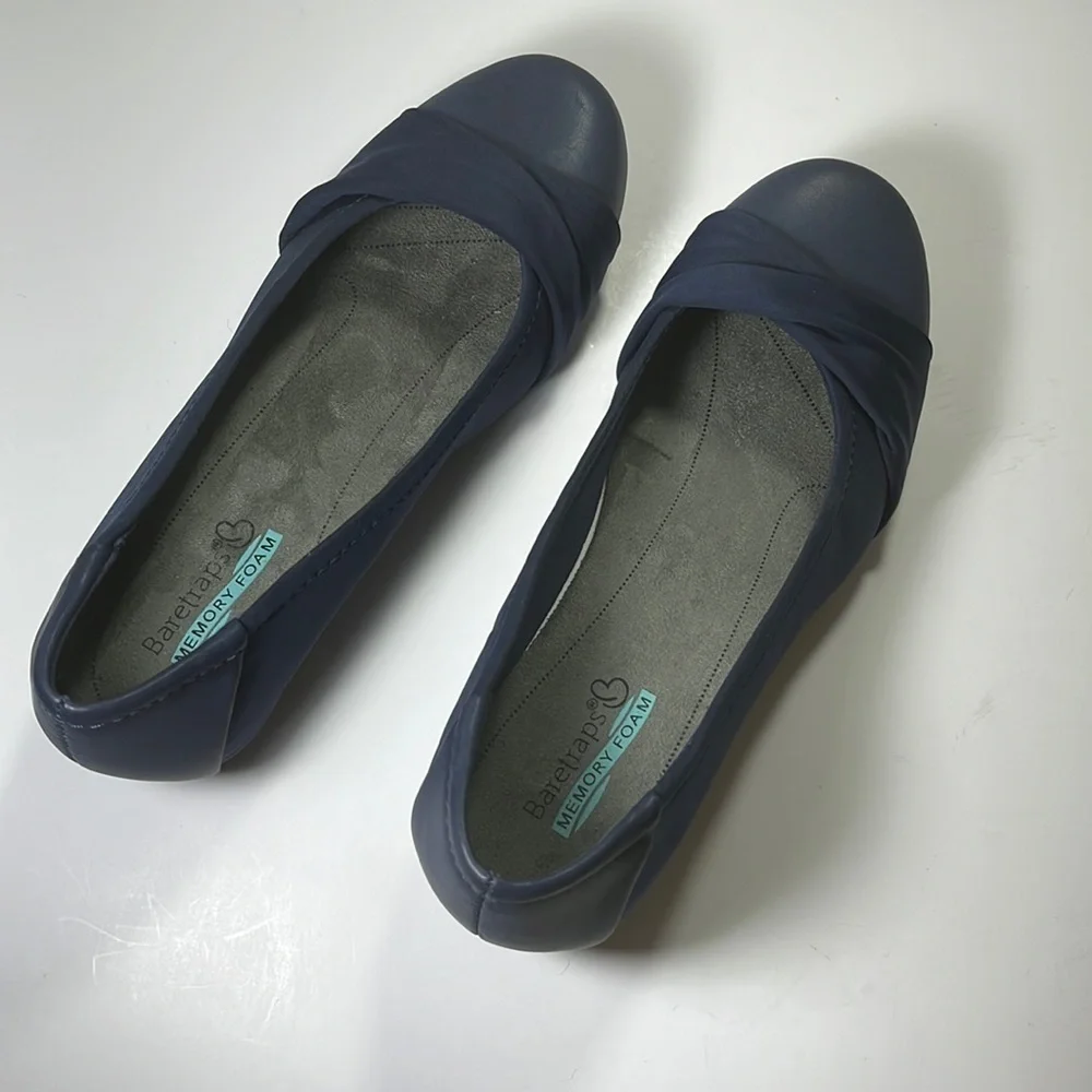 Bear Traps Mitsy Women's Slip-on Hidden Wedge Memory Foam in black and blue 6m